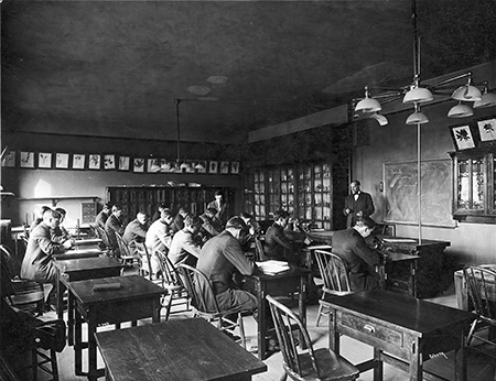 classroom with students in a 1911 botany lab in Beardshear Hall