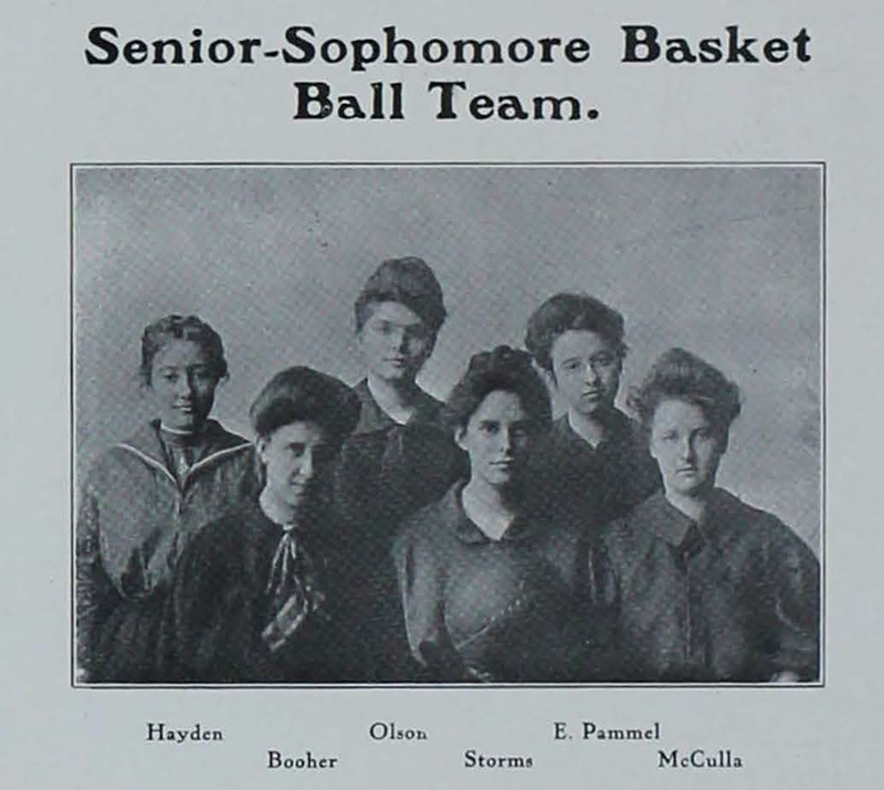 Senior-Sophmore Basketball team image from 1909 Bomb yearbook